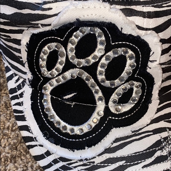 Paw print Zebra Stripe Glitter hat - Picture 3 of 11